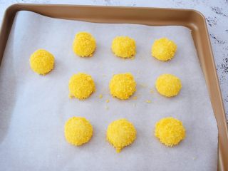 7、干吃汤圆,放入烤盘中