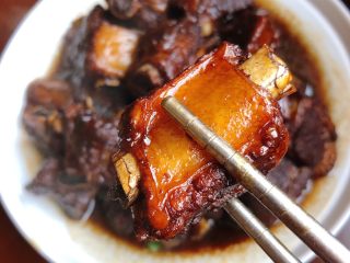 8、小朋友最爱-糖醋排骨,香喷喷热腾腾的糖醋排骨就大功告成啦！