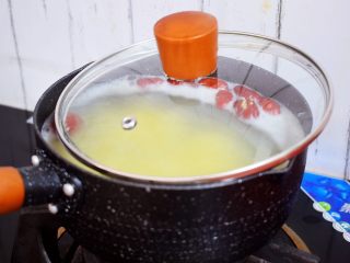 5、小米红薯粥,大火烧开转小火炖煮30分钟