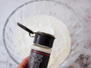 9、煎薄罉,加入胡椒粉