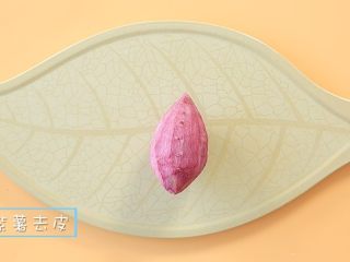 1、预防便秘促消化，快给宝宝的肠道洗洗澡吧！,紫薯洗干净去皮