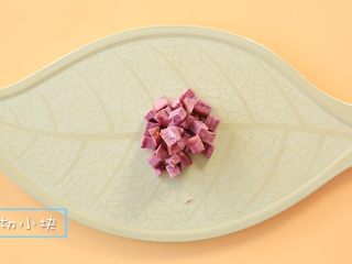 2、预防便秘促消化，快给宝宝的肠道洗洗澡吧！,切成小块