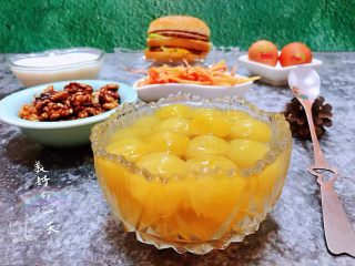 12、冰糖葡萄罐头,还搭配了鱿鱼丝和核桃仁简直就是太丰盛啦