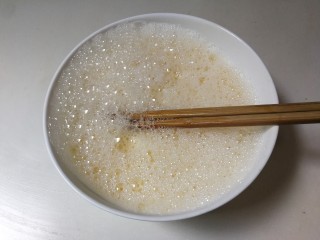 7、油条蒸鸡蛋,打散均匀