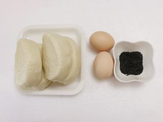 1、蛋煎馒头片,准备好食材