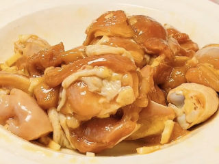 9、香菇滑鸡粥,鸡肉处理好，腌制备用