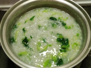 9、蔬菜虾仁粥,翻拌均匀