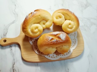 19、甜味面包卷,胖乎乎的面包卷出炉啦!