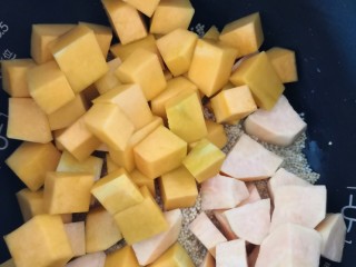 9、红薯南瓜粥,和切好的南瓜