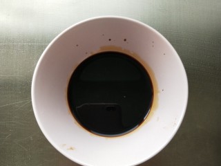 4、鱼香豆腐条,备好料汁（糖，醋 ，生抽，老抽 ，盐，胡椒粉，盐）