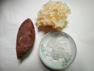 1、紫薯银耳粥,原料：紫薯，干银耳，冰糖