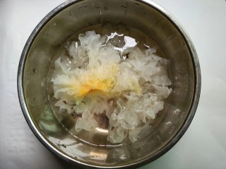 2、紫薯银耳粥,银耳提前水泡开