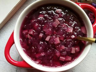 11、紫薯银耳粥,炖好后开盖放凉，就可以食用了