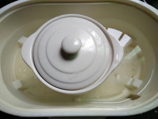 9、紫薯银耳粥,盖上盖子