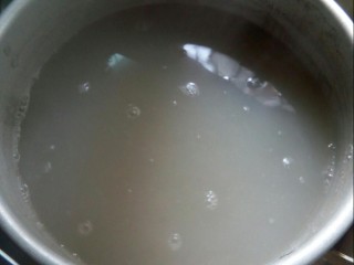 8、淮山百合薏米粥,煮好的淮山百合薏米粥。