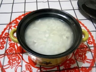 10、淮山百合薏米粥,端上餐桌。