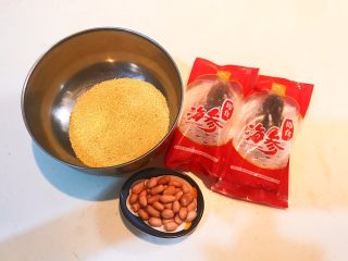 1、元气早餐  砂锅海参小米粥,准备食材