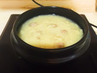 13、元气早餐  砂锅海参小米粥,小米花生米粥煮好了