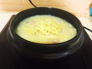 16、元气早餐  砂锅海参小米粥,调匀后烧开即可