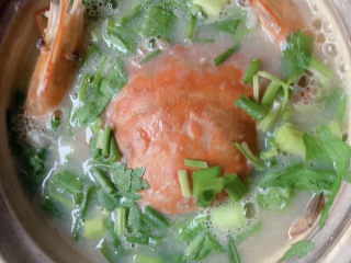 8、潮汕海鲜粥,后续再淋上香油。