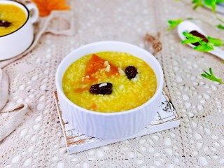 15、红枣南瓜粥,盛出即可食用，搭配一份自制小菜，营养美味的早餐。