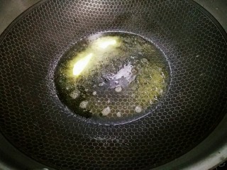 5、苹果派,热锅，下黄油融化