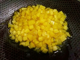 9、苹果派,熬至汤汁浓稠即可关火，盛出稍微晾凉