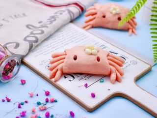 19、花样小螃蟹馒头,嘻嘻，不忍下口，还是养两天再说吧。