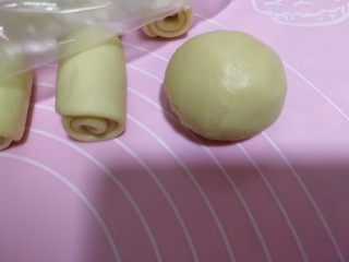 29、中式点心+老婆饼,包好,(用虎口收口的方法包)收口处向下放置。