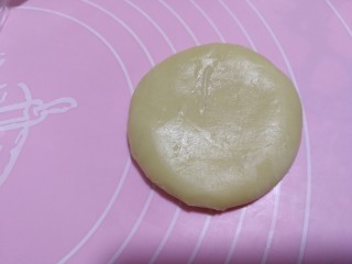 30、中式点心+老婆饼,然后擀成饼状。