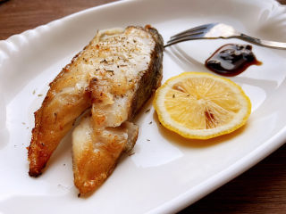 14、红薯南瓜粥,还煎了鳕鱼，这个早饭营养比较丰富。