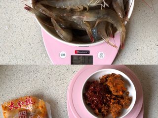 1、香辣干锅虾,我买的这个牌子的火锅底料,味道还不错哦!