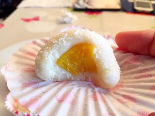 24、黄桃糯米糍,来一口，软糯清香，回味无穷！