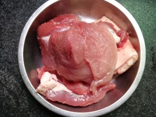 2、味美螃蟹粥,新鲜的猪肉