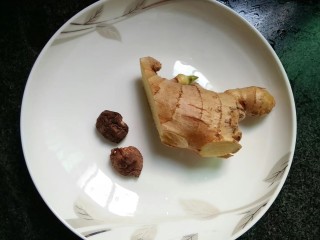 3、味美螃蟹粥,干香菇，姜