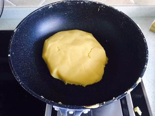 9、原味绿豆冰糕,炒好的豆泥稍微至干