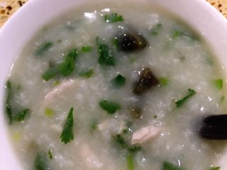 8、不老肉皮蛋粥,原汁原味的皮蛋瘦肉粥～～