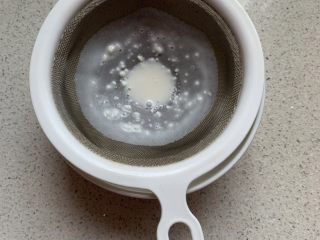 4、奥利奥雪媚娘,过筛一遍