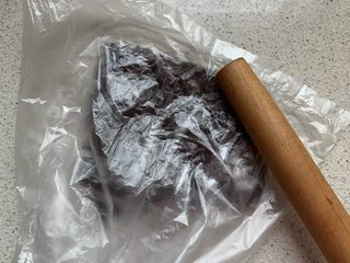 9、奥利奥雪媚娘,奥利奥饼干去夹心，敲碎就可以了