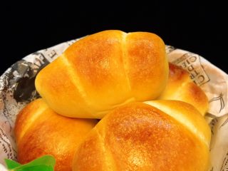 9、黄油卷,香喷喷的黄油卷做好啦!