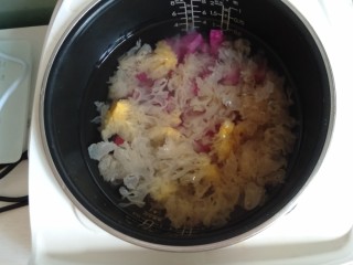 12、紫薯银耳粥,加了6碗水半锅了