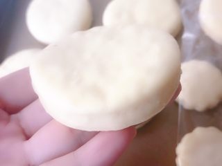 13、山药饼,发酵好的明显变胖，拿在手上比较轻