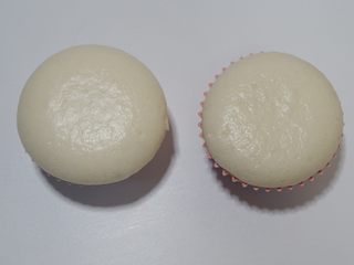 12、卡通立体可妮兔牛奶米糕,取出做好的米糕。2个放置备用。