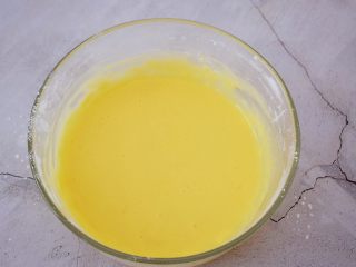 6、原味蒸蛋糕,搅拌均匀备用