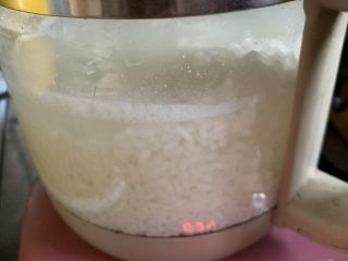 2、鲜虾砂锅粥,洗