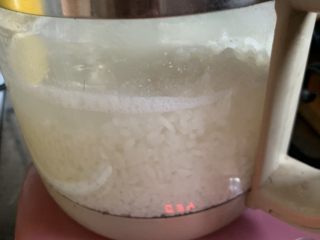 3、鲜虾砂锅粥,泡