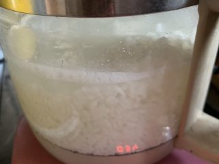 4、鲜虾砂锅粥,泡一会