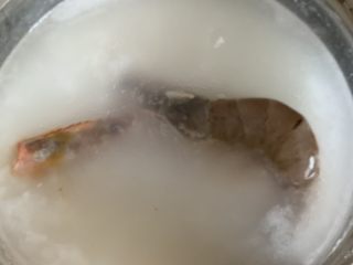 11、鲜虾砂锅粥,煮