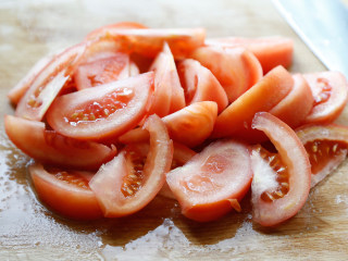 6、番茄牛腩煲,随后切片