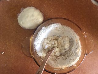 12、枣泥菊花酥,分别混合各自的材料 